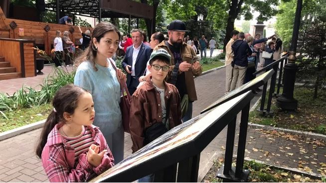 В Брянске открылась мультимедийная выставка «Парк, который учит слушать»