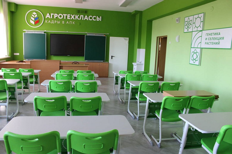 В Стародубском округе Брянщины продолжается открытие агроклассов