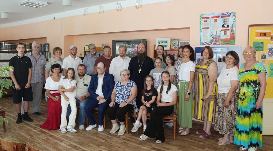 В Злынке говорили о памяти, истоках и о создании миров