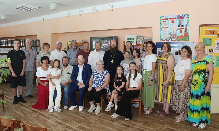 В Злынке говорили о памяти, истоках и о создании миров
