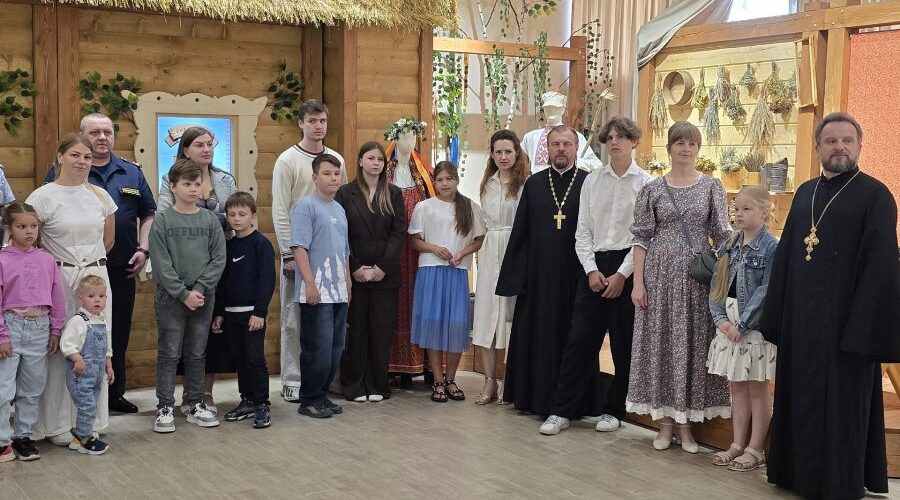 В Брянском краеведческом музеи открылась выставка «Лето Господне»