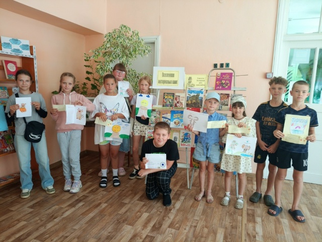Читатели Злынковской библиотеки отметили день книголюба