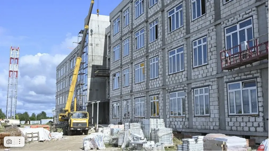 В Брянске возводят новую школу на 1225 мест