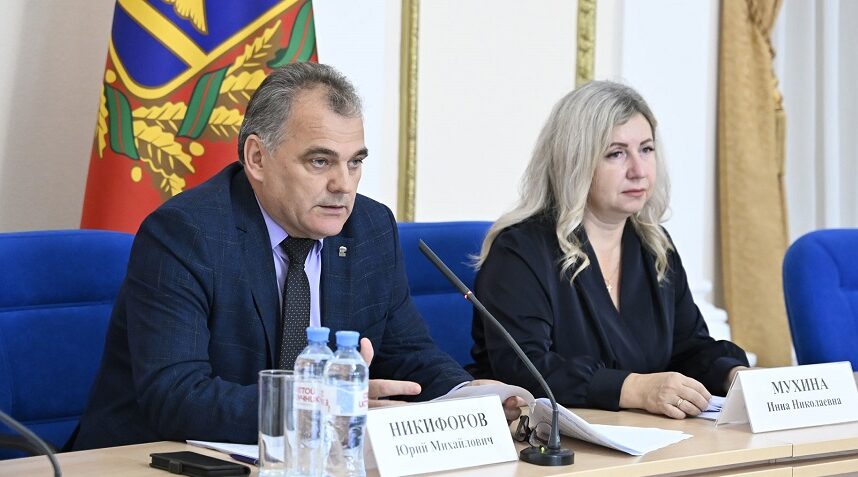 В Правительстве Брянщины  прошло заседание комиссии по делам несовершеннолетних и защите их прав