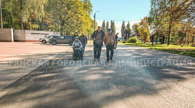В Брянске к Воинскому мемориалу обустроена парковка