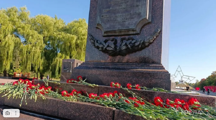В Брянске состоялась торжественная церемония у стелы Воинской славы