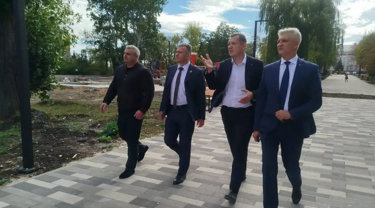 Замгубернатора Виталий Свинцов посетил подшефную Брянску  Брянку