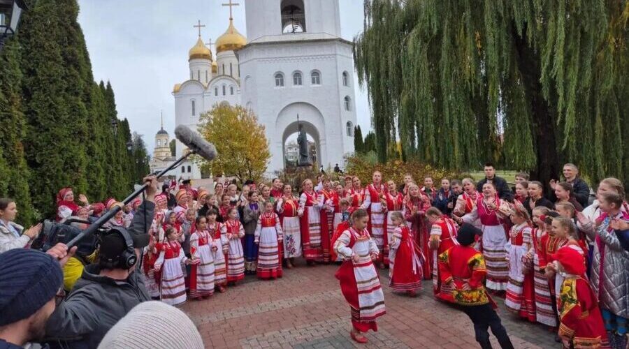 Популярная музыкальная программа «Играй, гармонь любимая!» провела съемки в Брянске