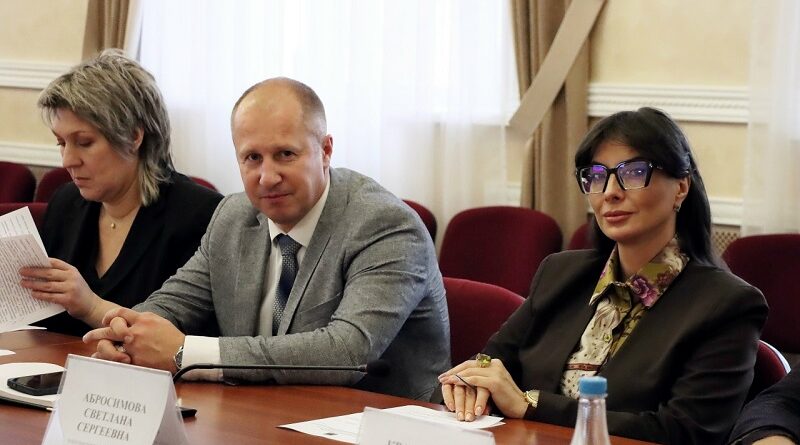 Брянские парламентарии обсудили Динамичное развитие спорта и молодежной политики