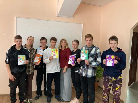 В Злынковском центре социального обслуживания идет подготовка ко  Дню бабушек и дедушек