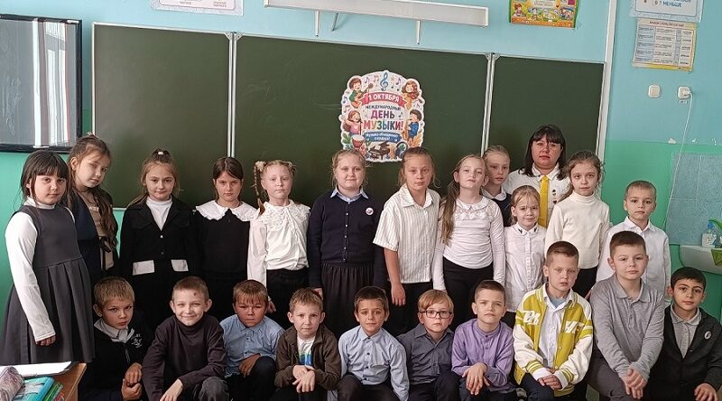 Музыка объединяет: в школах Злынковского района отметили Международный день музыки
