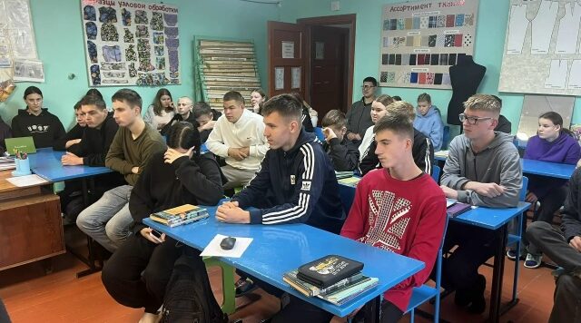 Злынковские студенты участвовали в недели безопасности дорожного движения